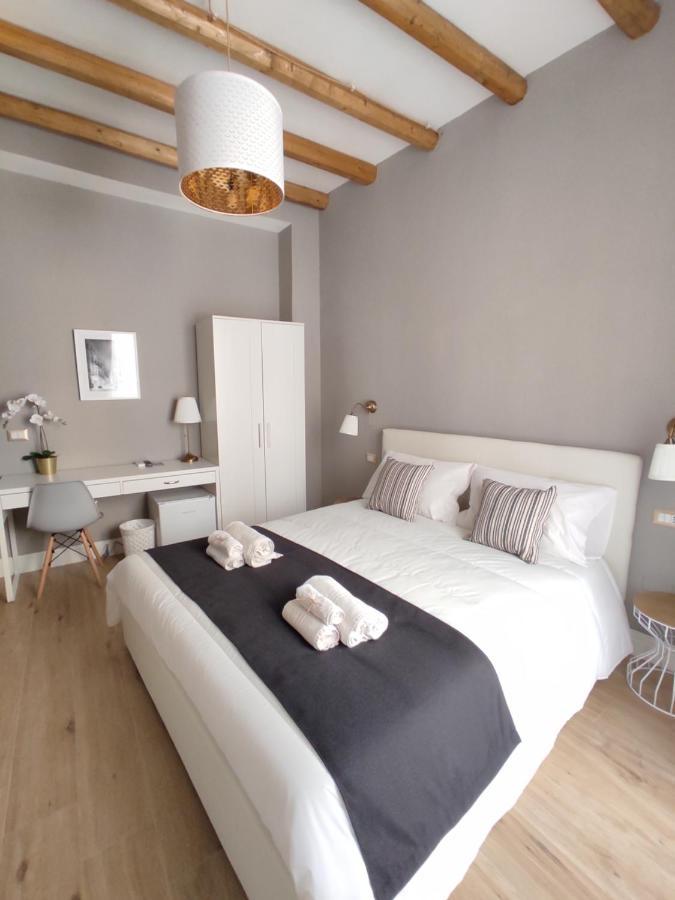 Manno Rooms Affittacamere カリアリ エクステリア 写真