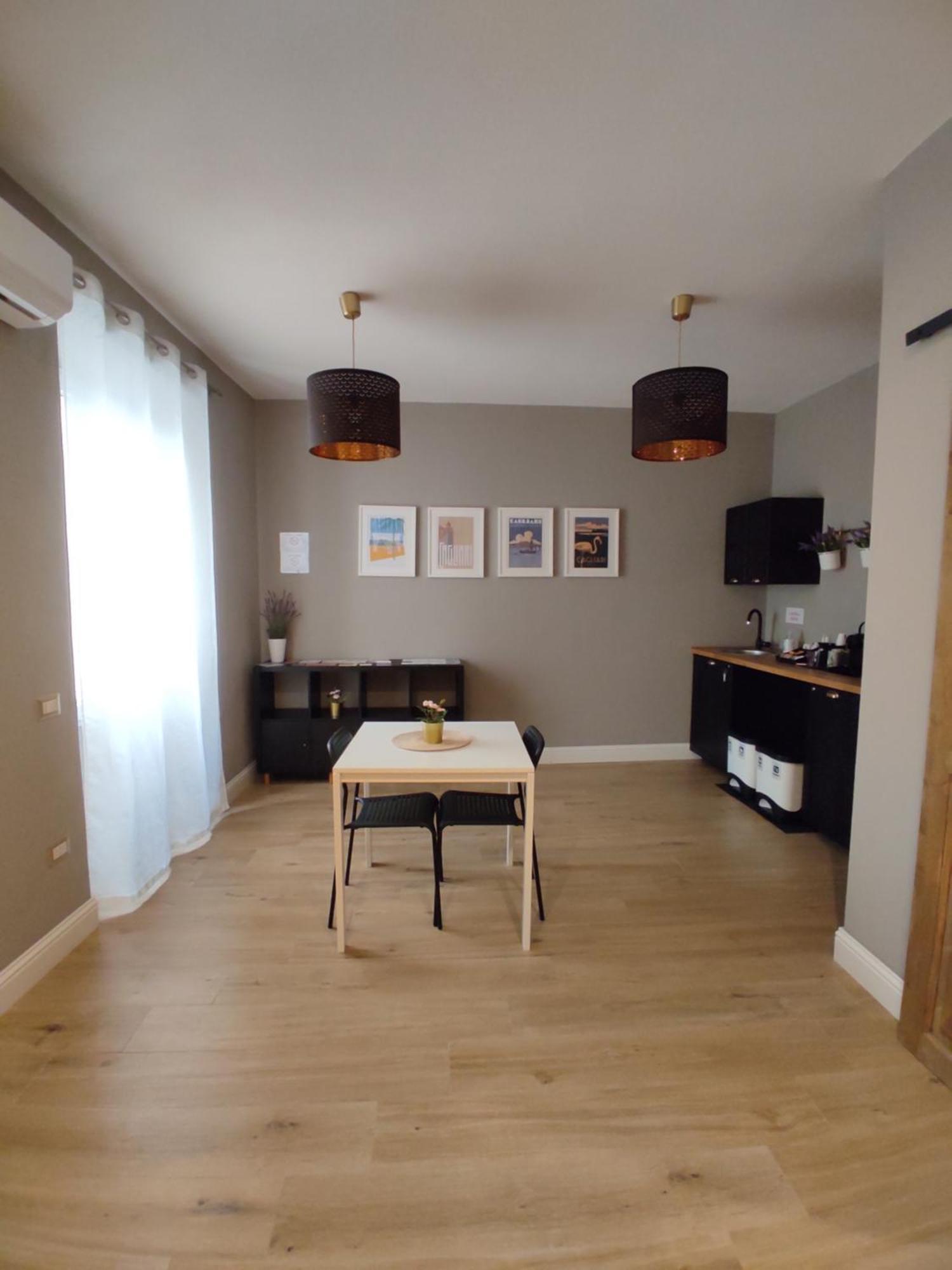 Manno Rooms Affittacamere カリアリ エクステリア 写真